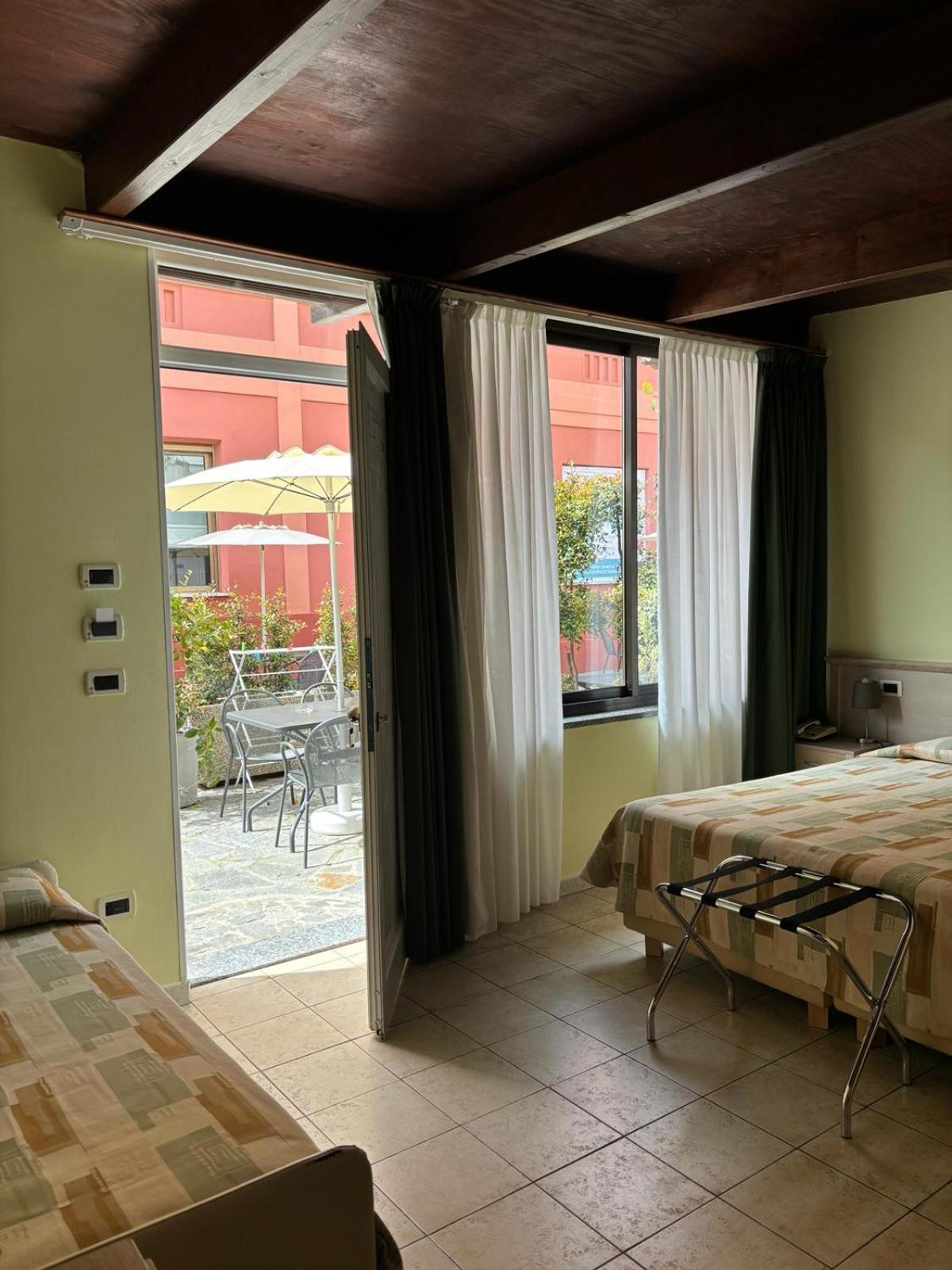 Hotel Delle Rose San Bartolomeo Al Mare Exterior foto