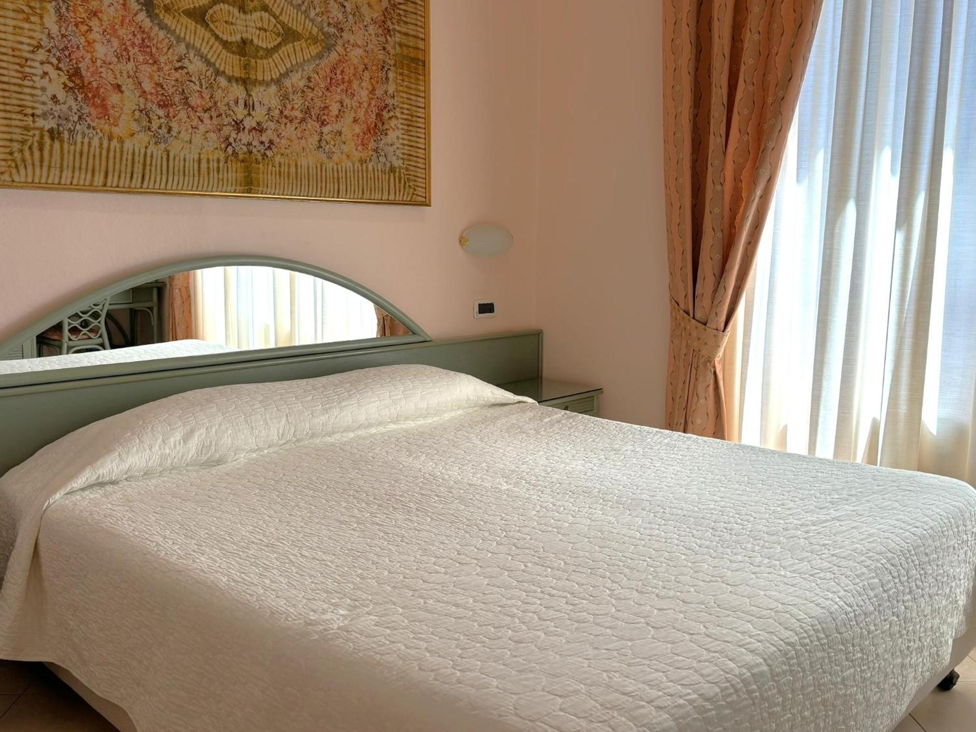 Hotel Delle Rose San Bartolomeo Al Mare Exterior foto