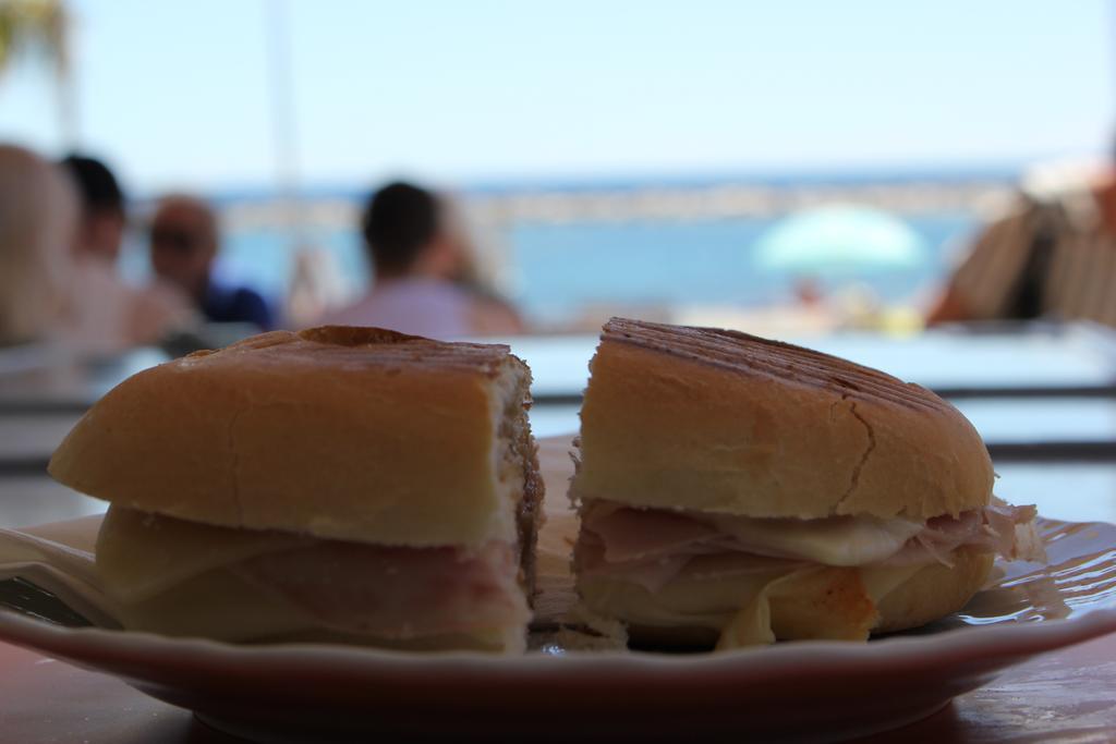 Hotel Delle Rose San Bartolomeo Al Mare Exterior foto