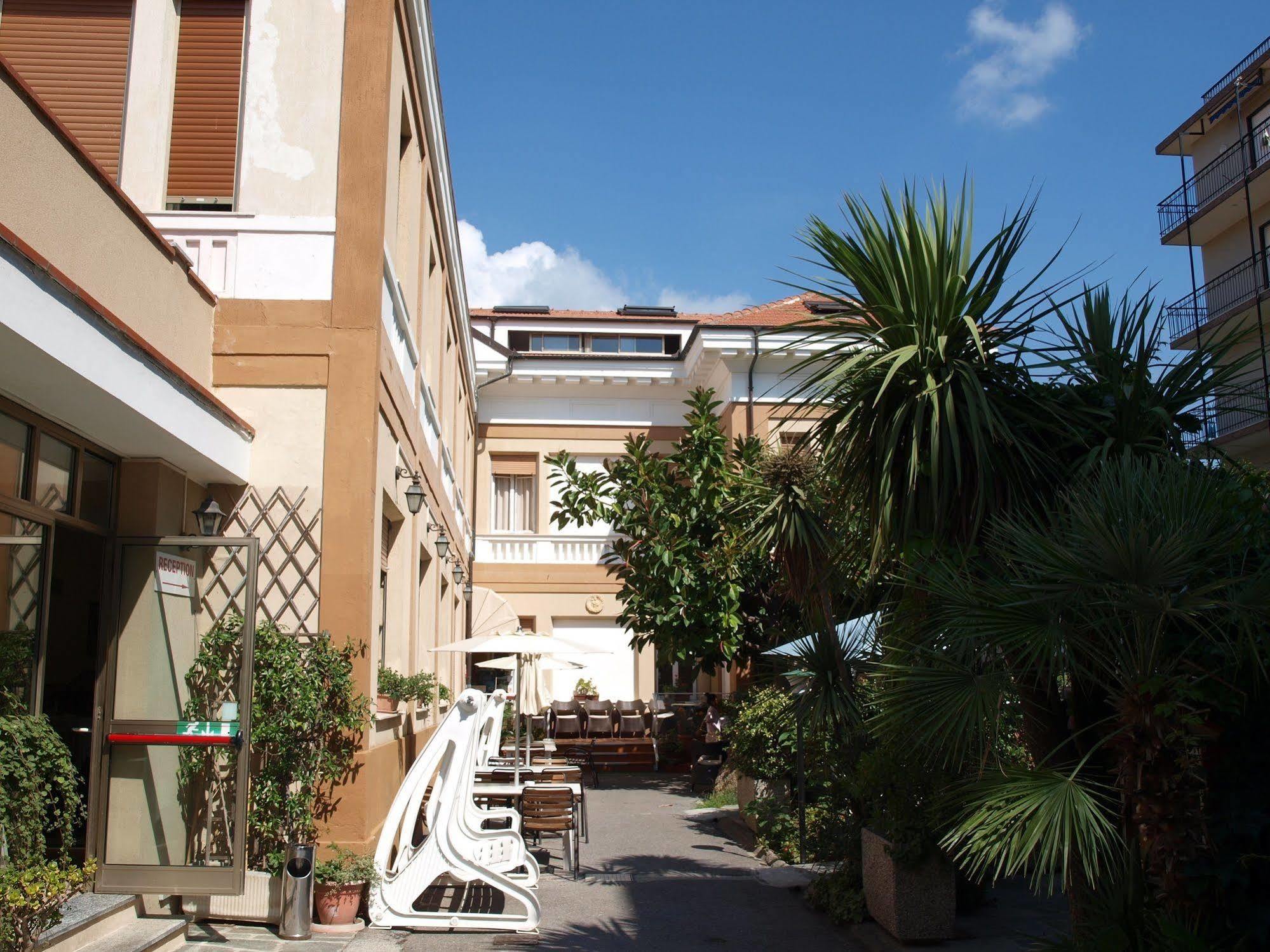 Hotel Delle Rose San Bartolomeo Al Mare Exterior foto
